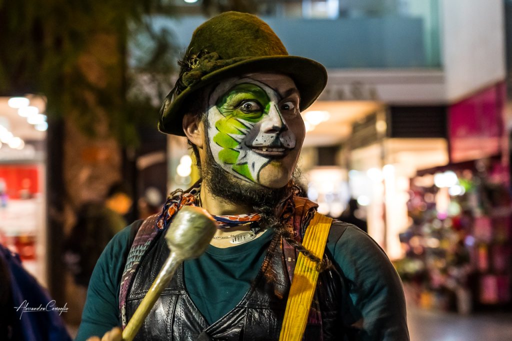 Santiago-del-cile-maschere-per-strada
