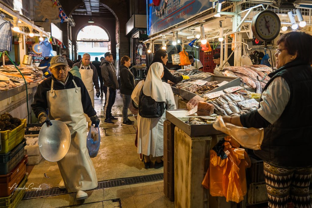Santiago-del-cile-mercato-del-pesc-atmosfera