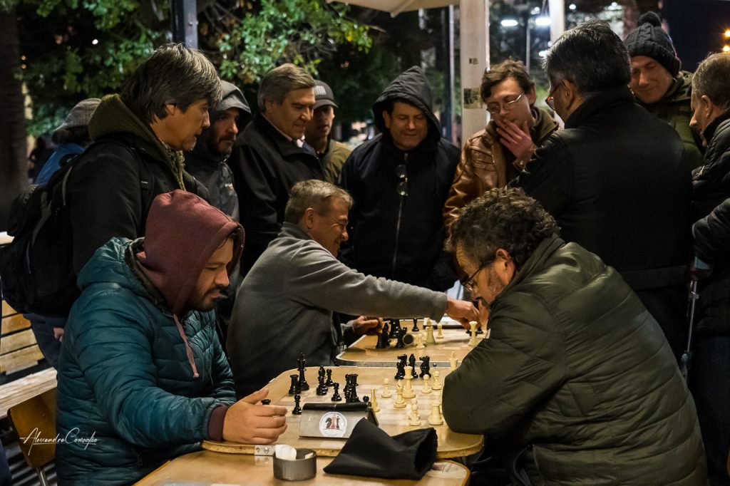 Santiago-del-cile-giocatori-di-scacchi e-pubblico